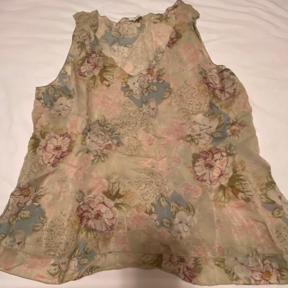 Woman’s sleeveless floral tank top